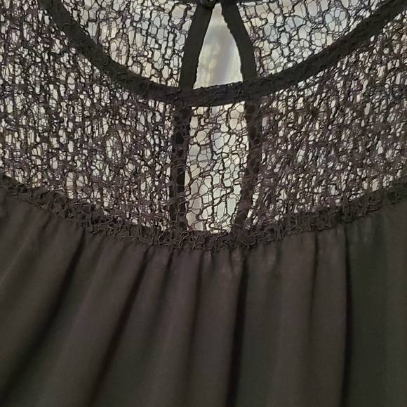 Sleeveless Fashion Tank Top - Picture 2 of 2